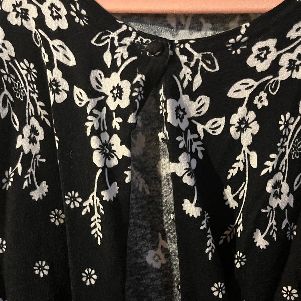 Black Cardigan with White Floral Design XL - Picture 3 of 4
